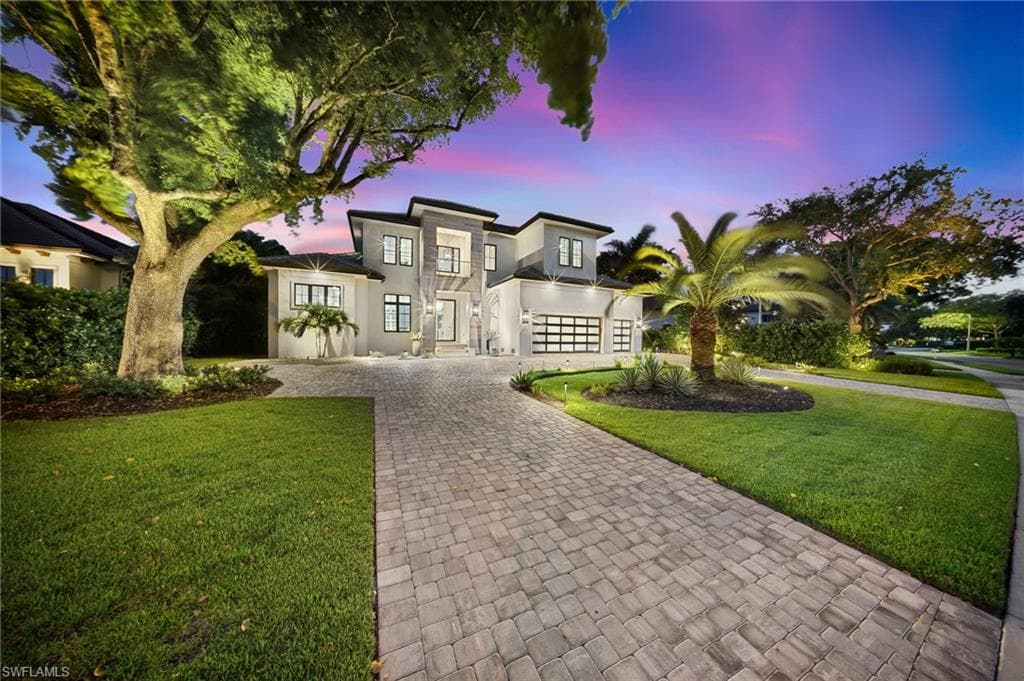 3190 Crayton Rd, Naples, FL 34103-3