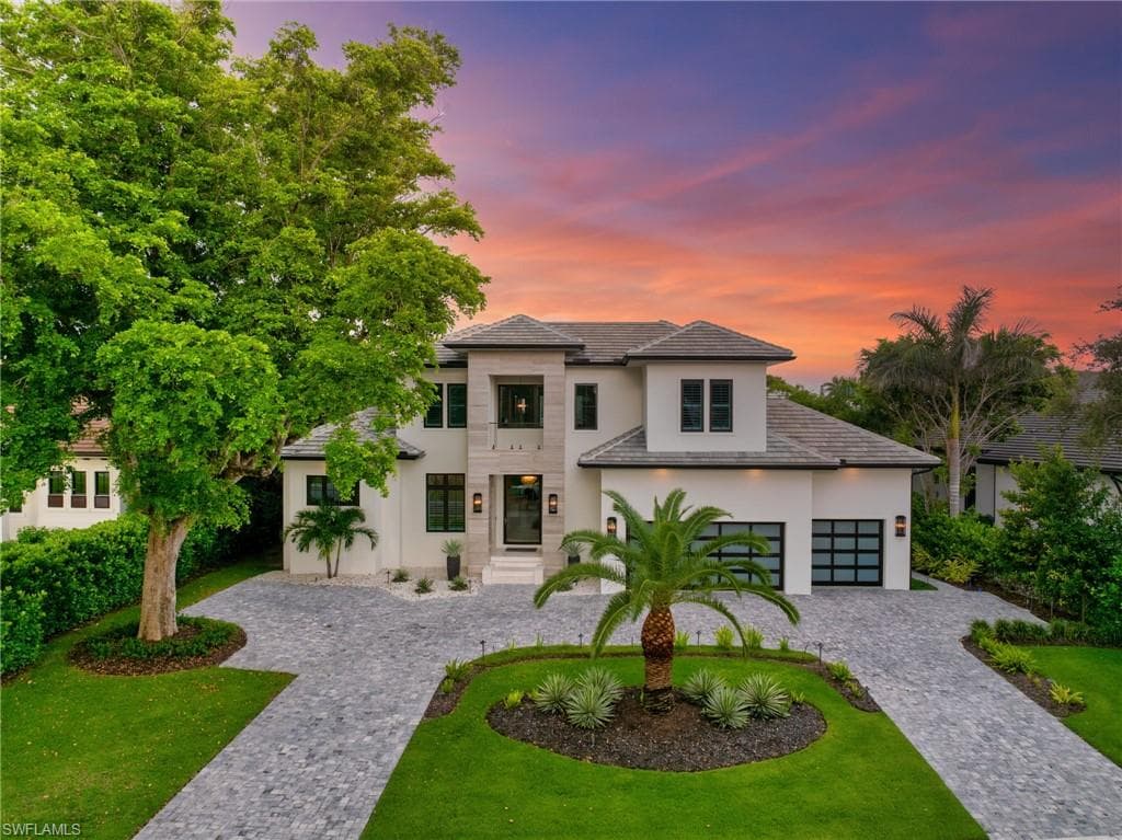 3190 Crayton Rd, Naples, FL 34103-4