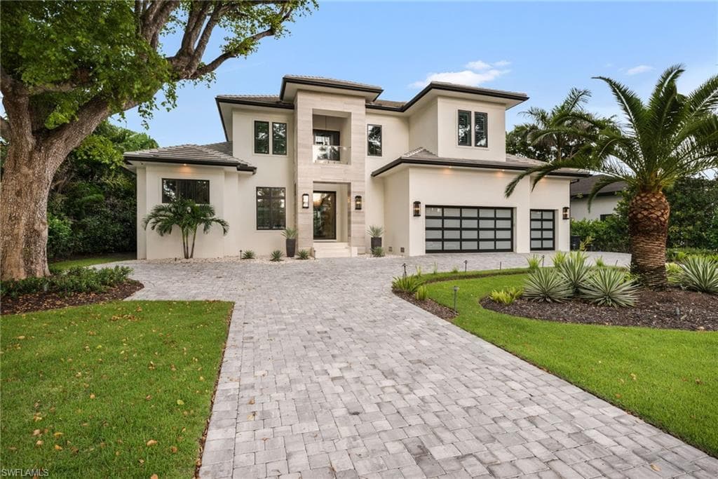 3190 Crayton Rd, Naples, FL 34103-7