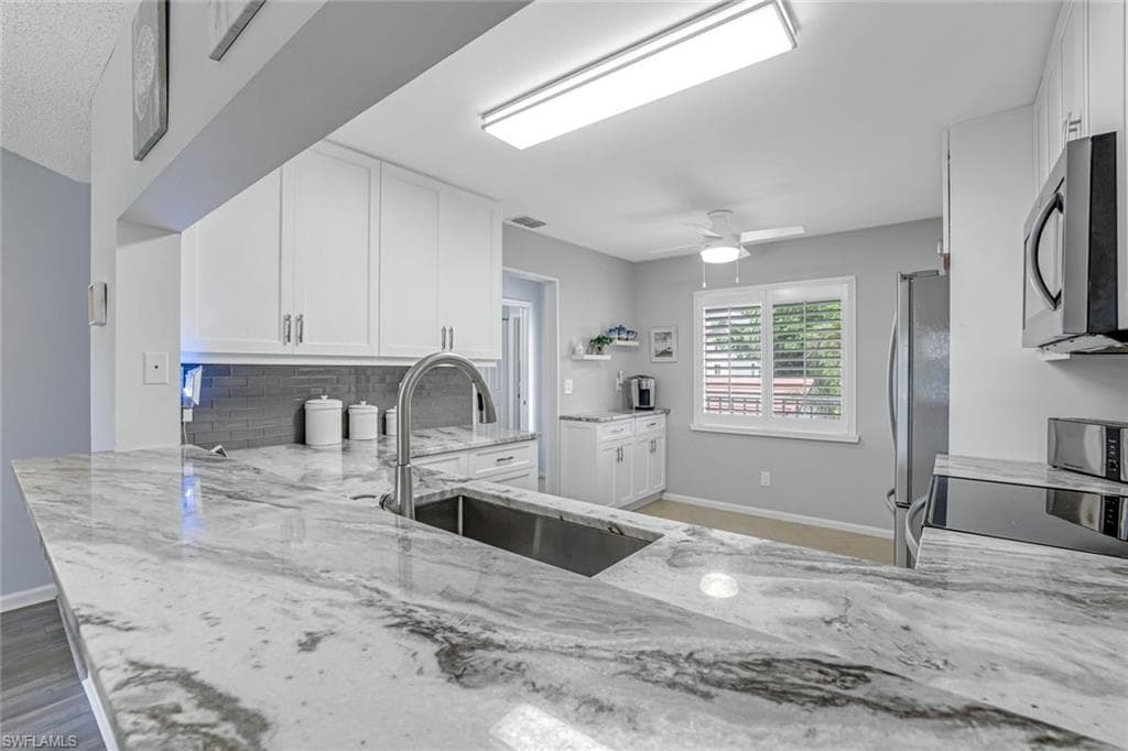 6860 Dennis Cir K204, Naples, FL 34104-7