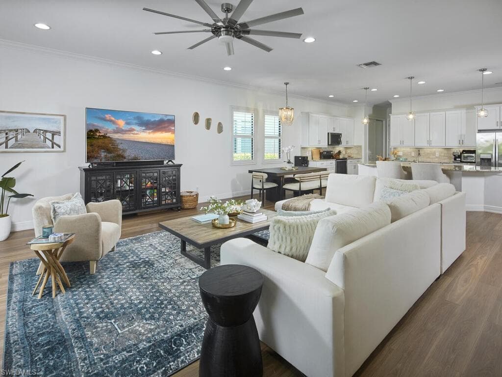 4613 Abaca Cir, Naples, FL 34119-11