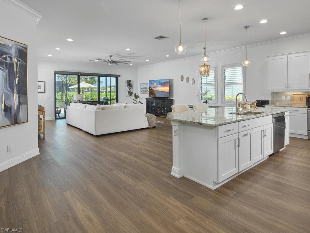 4613 Abaca Cir, Naples, FL 34119-5