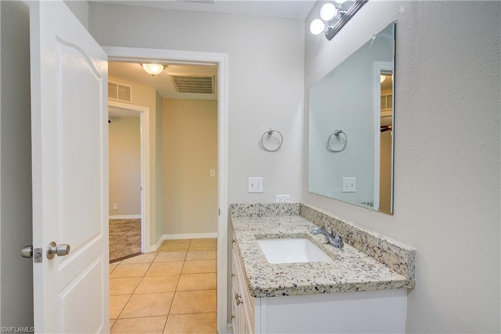 1142 27th Pl, Cape Coral, FL 33993-13