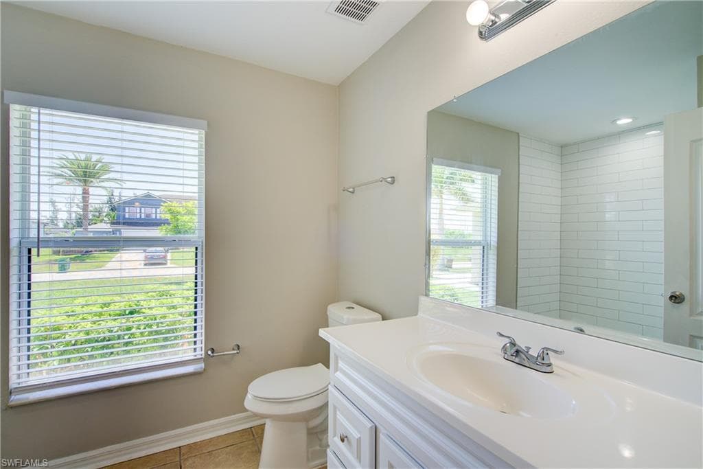 1142 27th Pl, Cape Coral, FL 33993-21