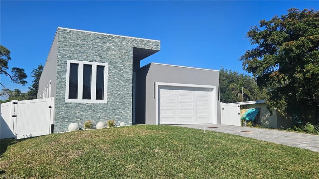 1297 Trail Terrace Dr, Naples, FL 34103-3