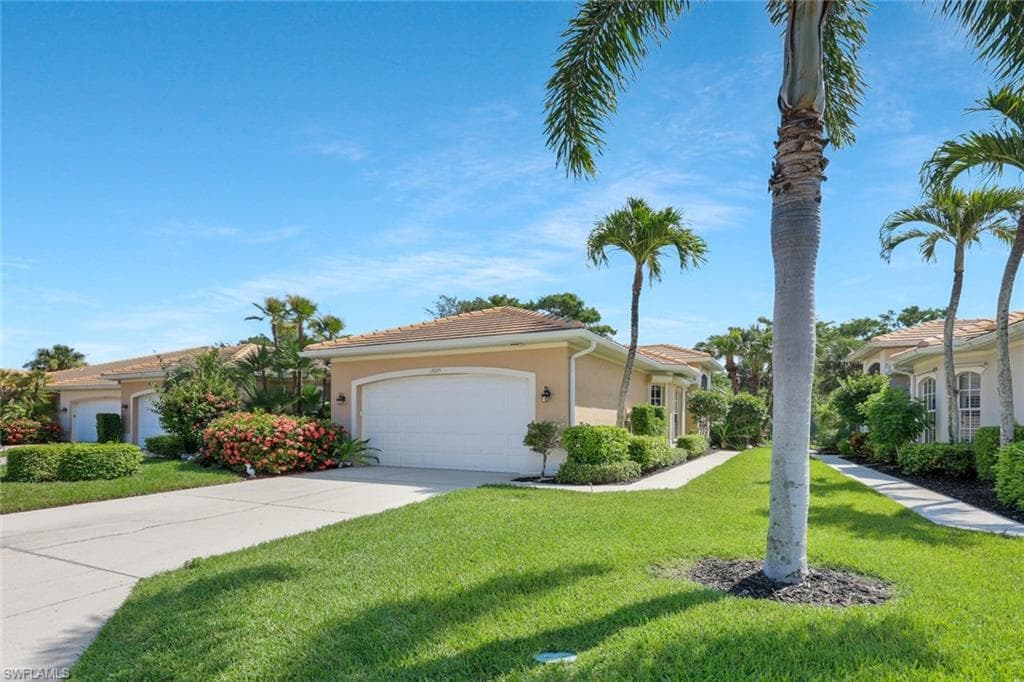 12695 Fox Ridge Dr, Bonita Springs, FL 34135-3