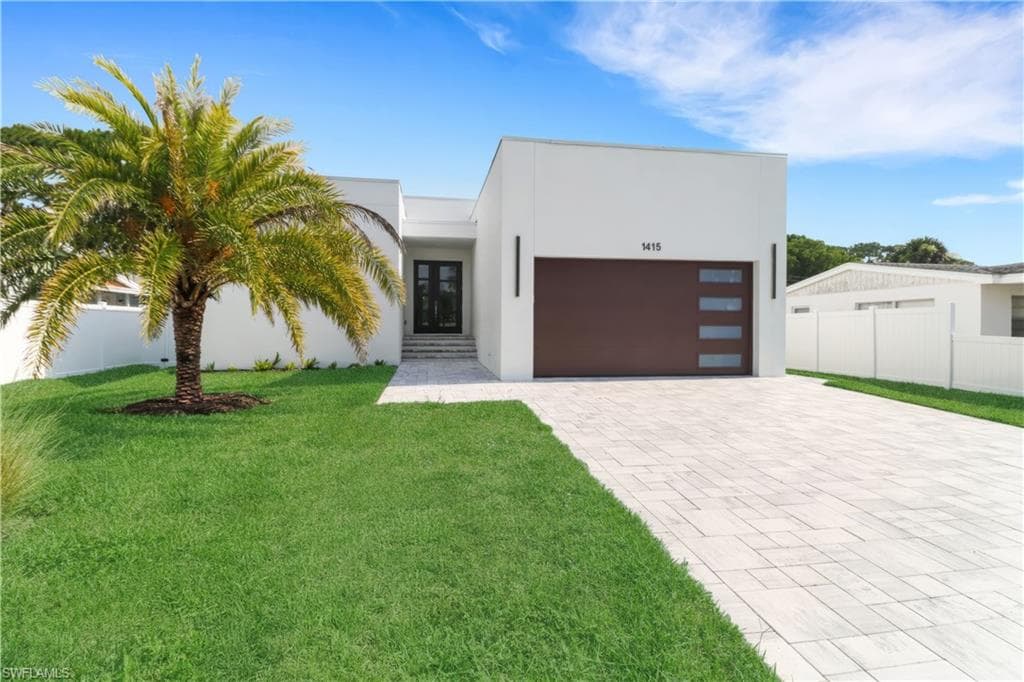 1415 13th Ave N, Naples, FL 34102-1
