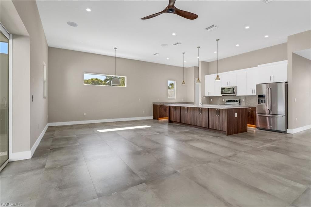 1415 13th Ave N, Naples, FL 34102-4