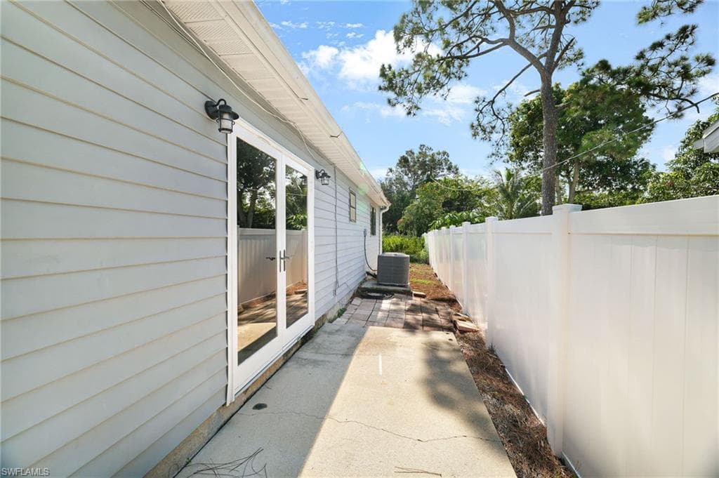 27601 Pullen Ave, Bonita Springs, FL 34135-25