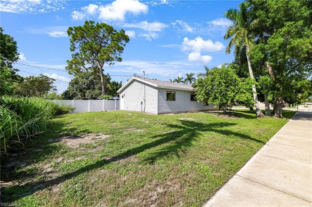 27601 Pullen Ave, Bonita Springs, FL 34135-28
