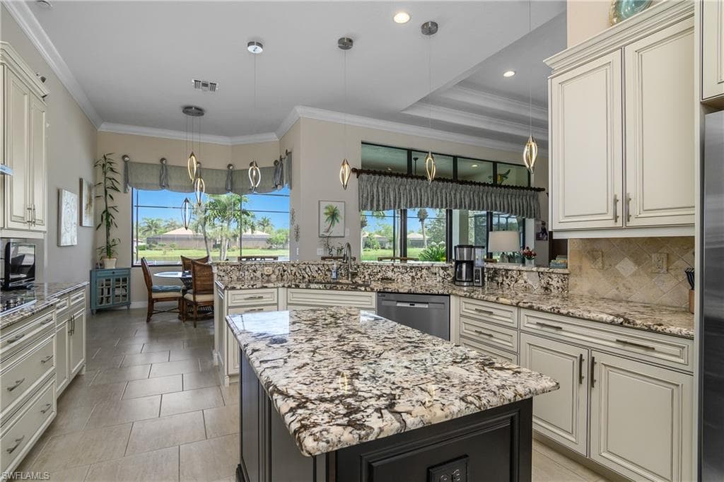 10534 Espanola Dr, Bonita Springs, FL 34135-11