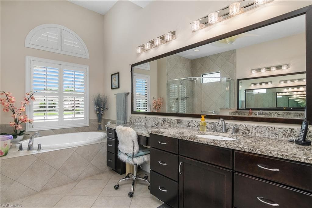 10534 Espanola Dr, Bonita Springs, FL 34135-15