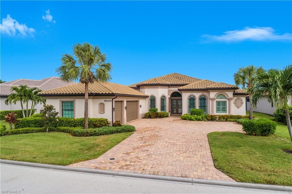 10534 Espanola Dr, Bonita Springs, FL 34135-1