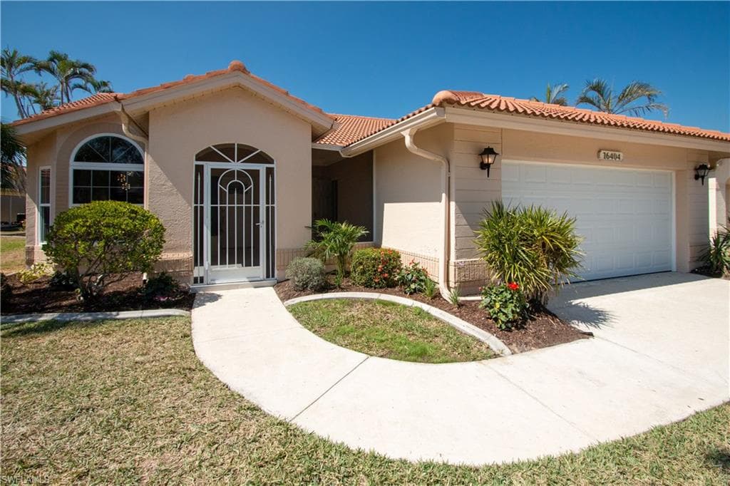 16404 Kelly Woods Dr, Fort Myers, FL 33908-2