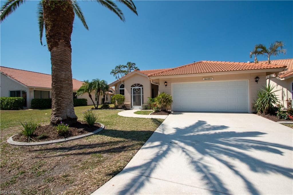 16404 Kelly Woods Dr, Fort Myers, FL 33908-4