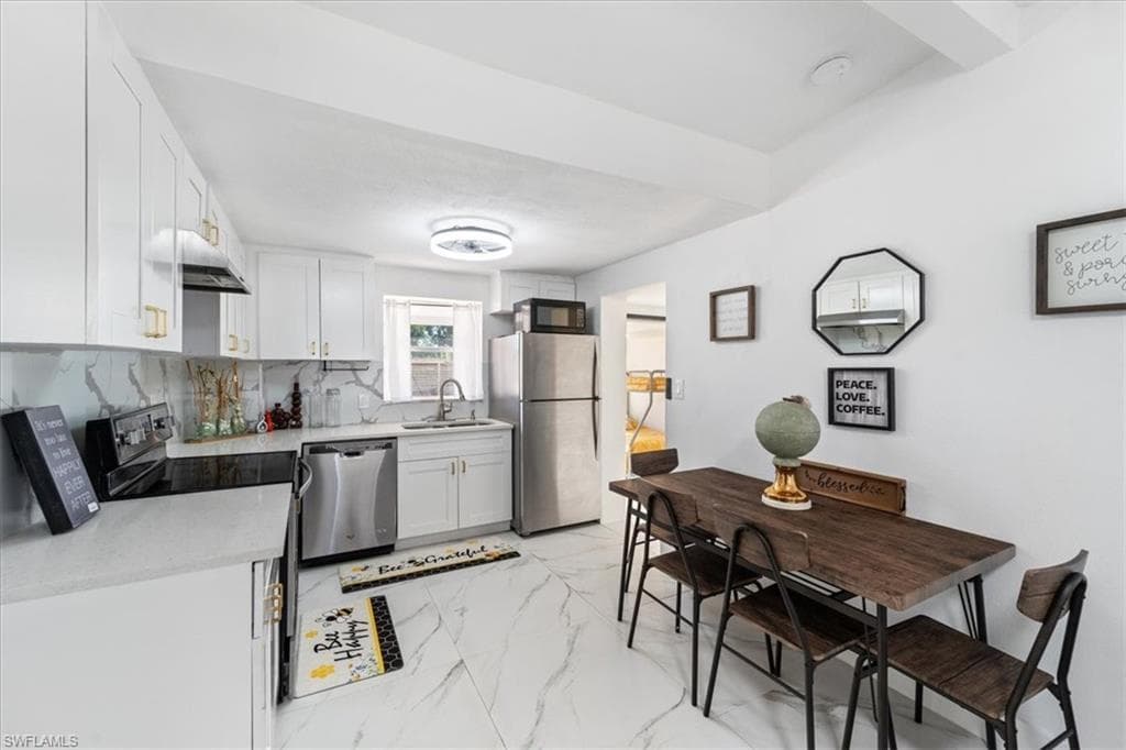 3064 Connecticut Ave, Naples, FL 34112-9