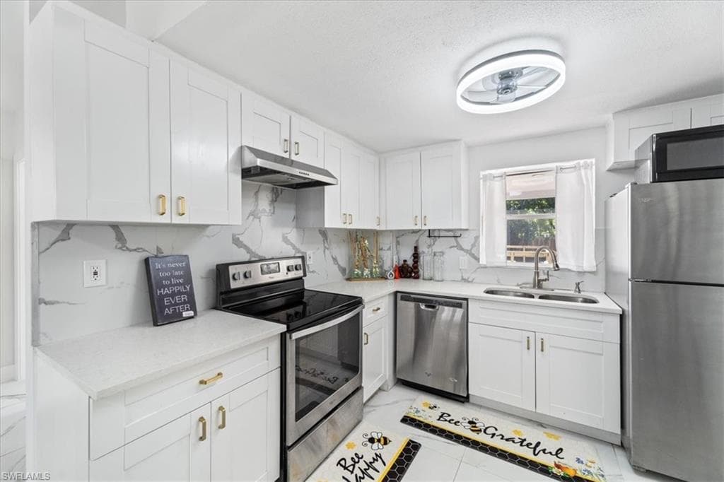 3064 Connecticut Ave, Naples, FL 34112-10