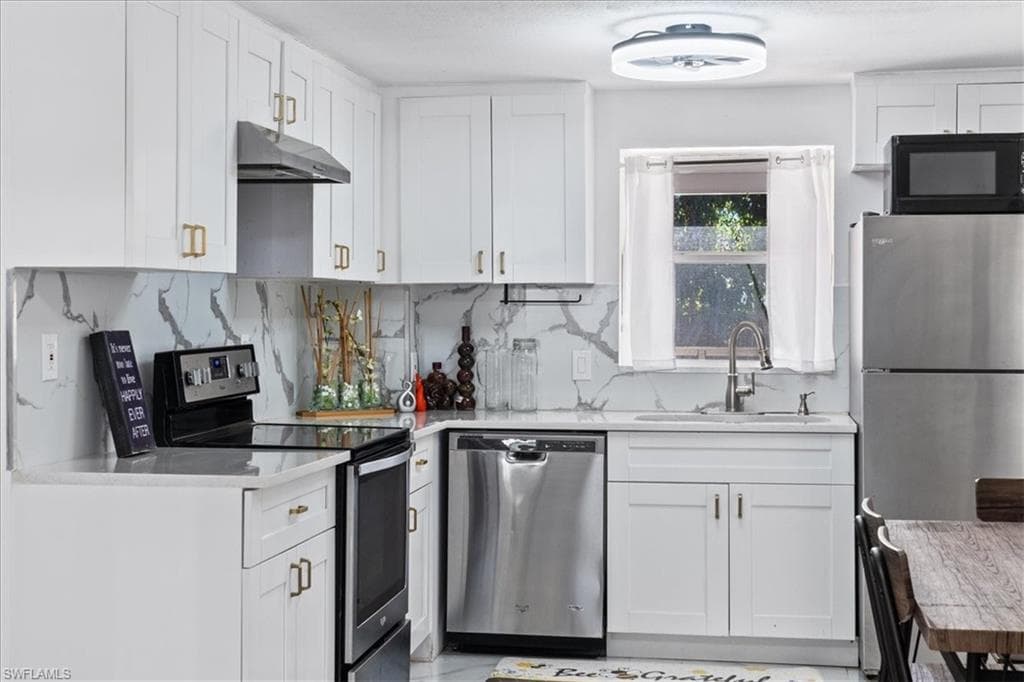 3064 Connecticut Ave, Naples, FL 34112-11