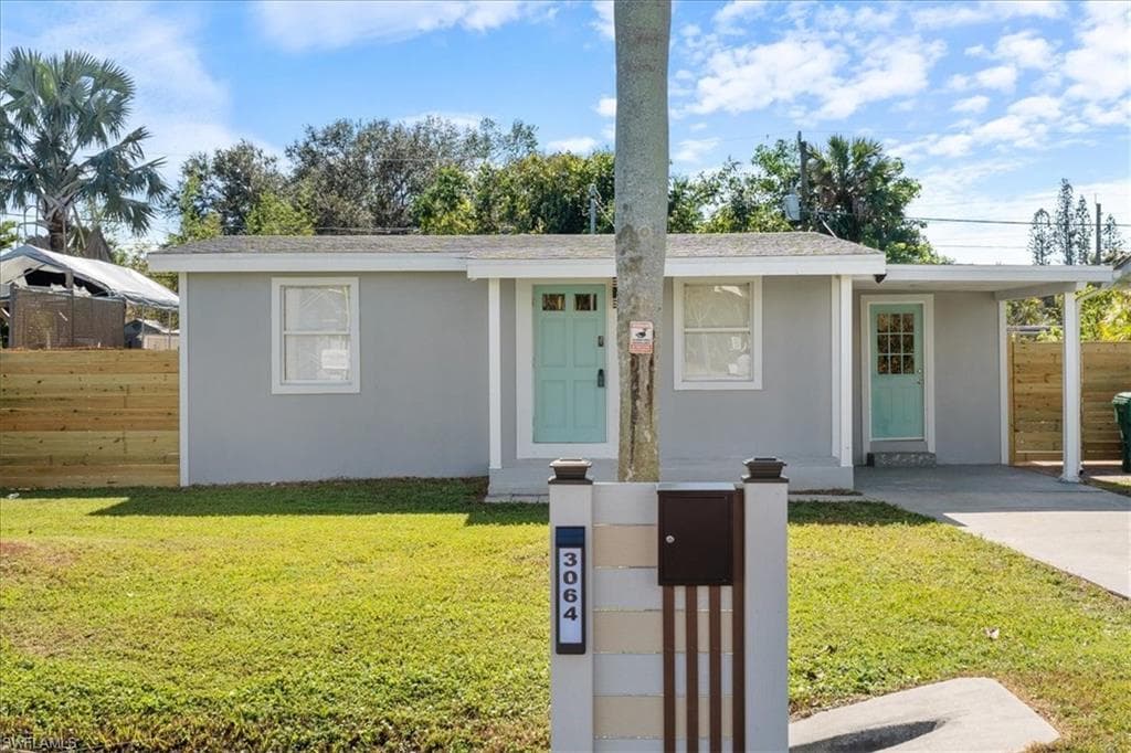 3064 Connecticut Ave, Naples, FL 34112-33