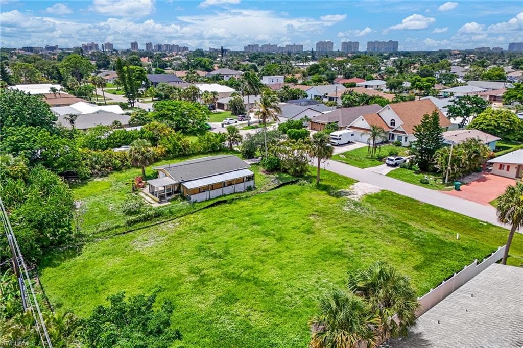 740 102nd Ave N, Naples, FL 34108-3