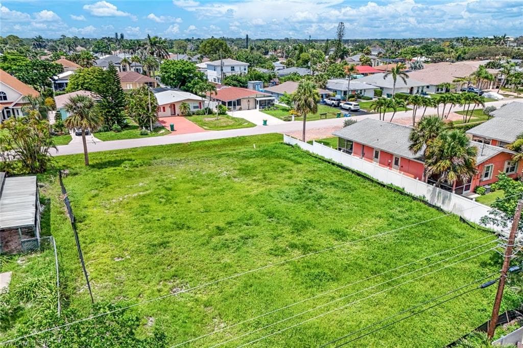 740 102nd Ave N, Naples, FL 34108-4