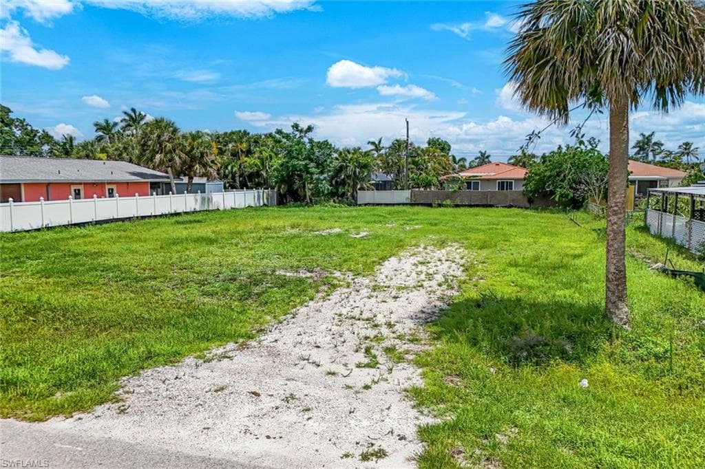 740 102nd Ave N, Naples, FL 34108-5