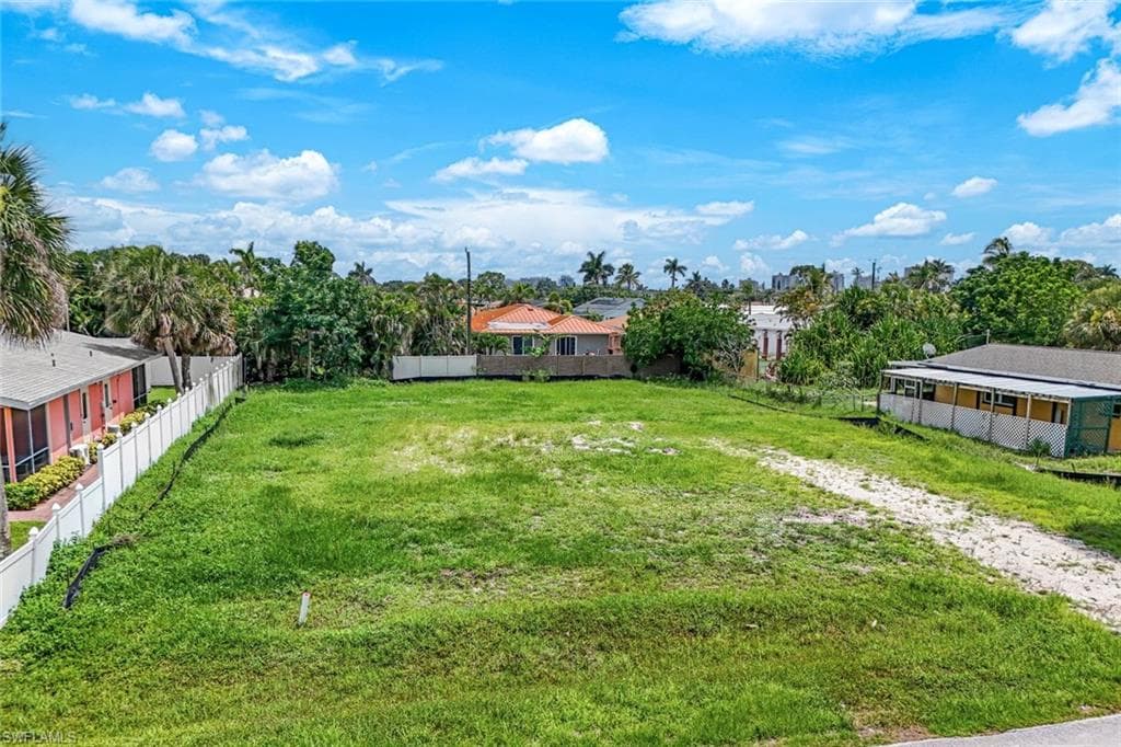 740 102nd Ave N, Naples, FL 34108-6