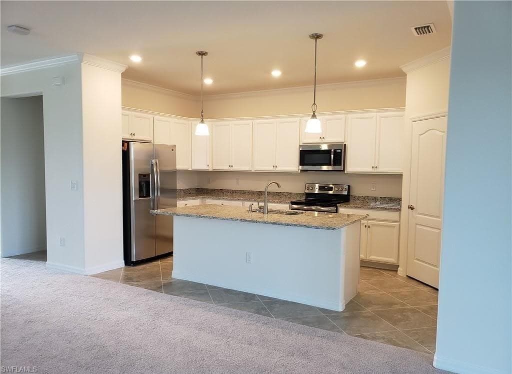 9238 Shadow Oak Ln, Naples, FL 34120-3