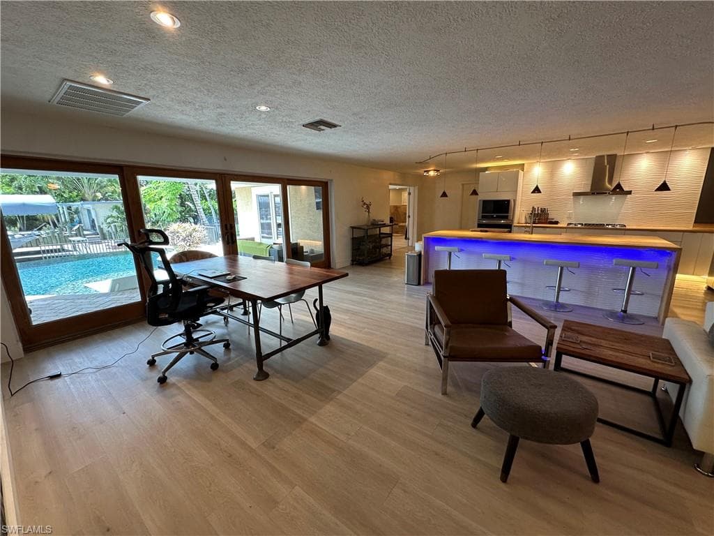 1010 Edgemere Dr, Fort Myers, FL 33919-10