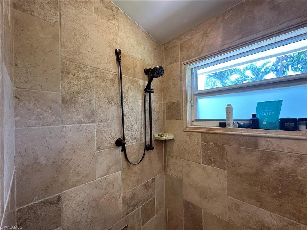 1010 Edgemere Dr, Fort Myers, FL 33919-16