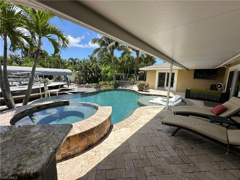 1010 Edgemere Dr, Fort Myers, FL 33919-5