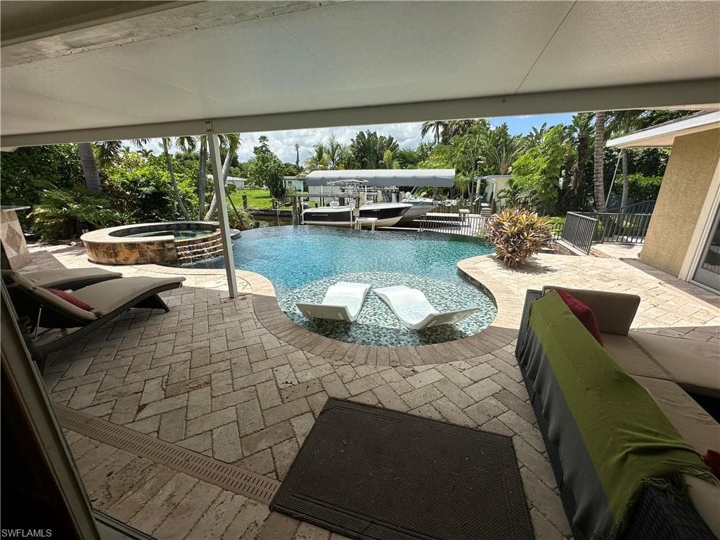 1010 Edgemere Dr, Fort Myers, FL 33919-7