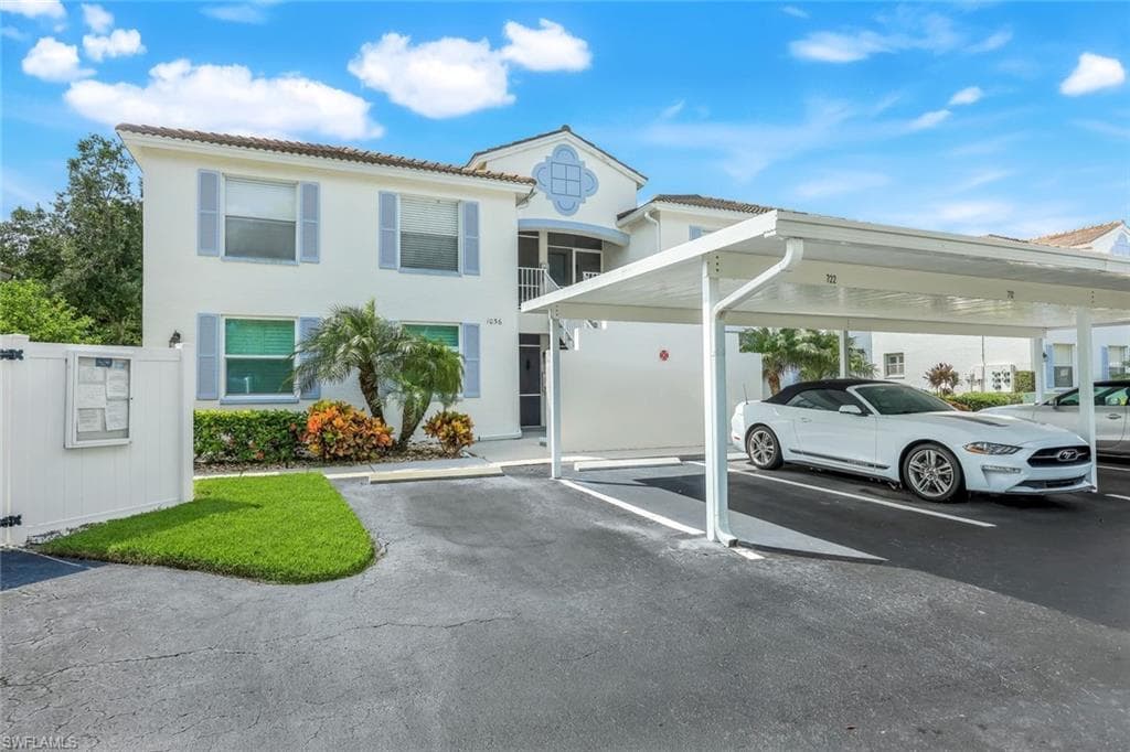 1036 Mainsail Dr 722, Naples, FL 34114-1