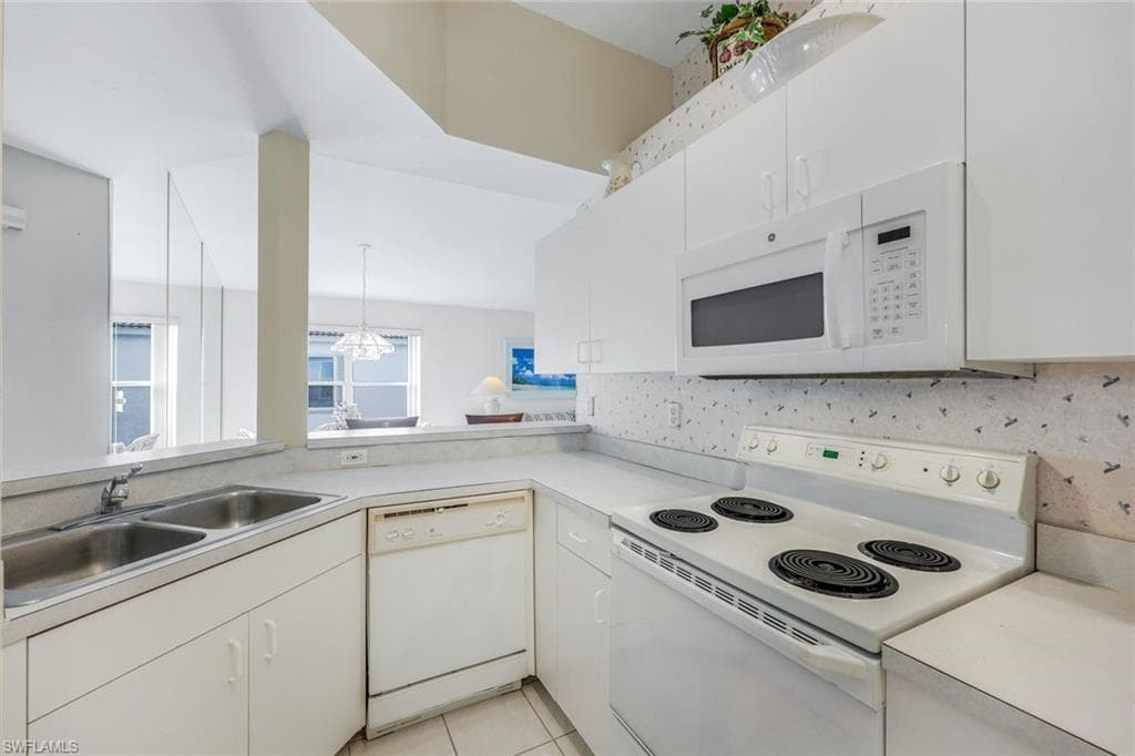 1036 Mainsail Dr 722, Naples, FL 34114-6