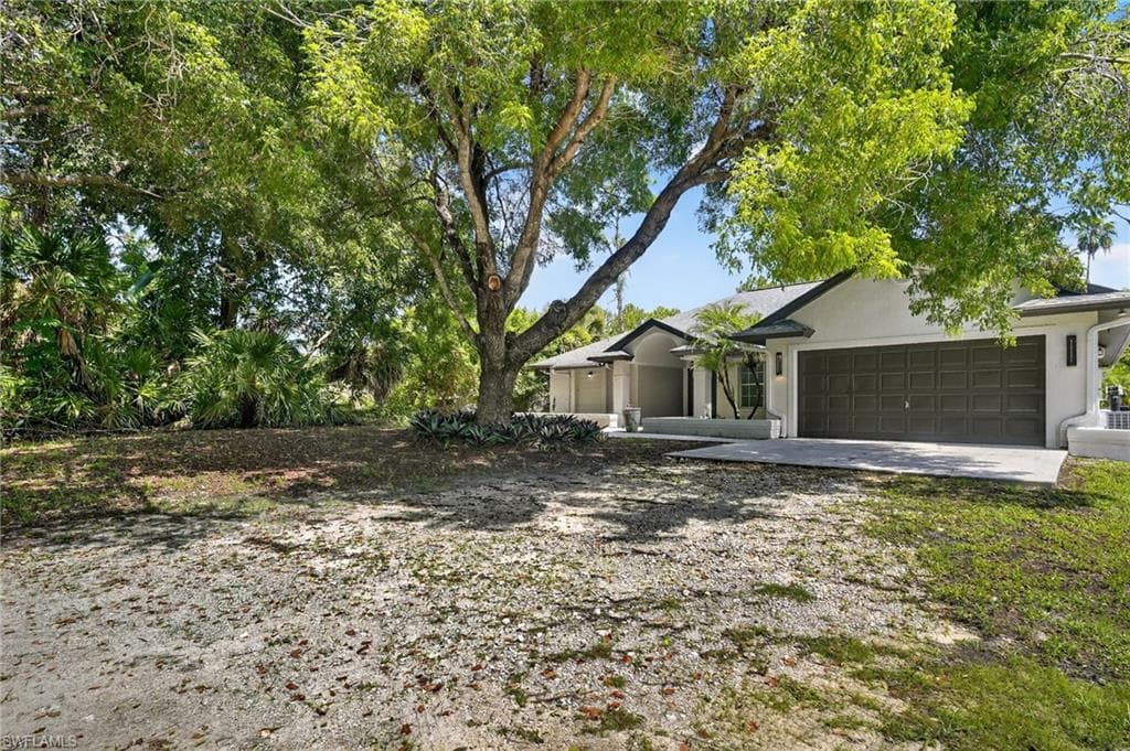 6035 Painted Leaf Ln, Naples, FL 34116-3