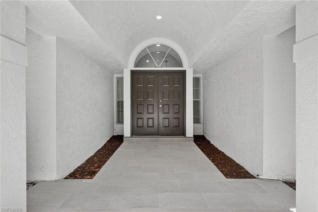 6035 Painted Leaf Ln, Naples, FL 34116-4