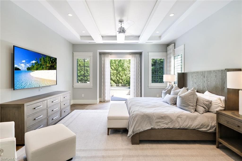 91 14th St S, Naples, FL 34102-8