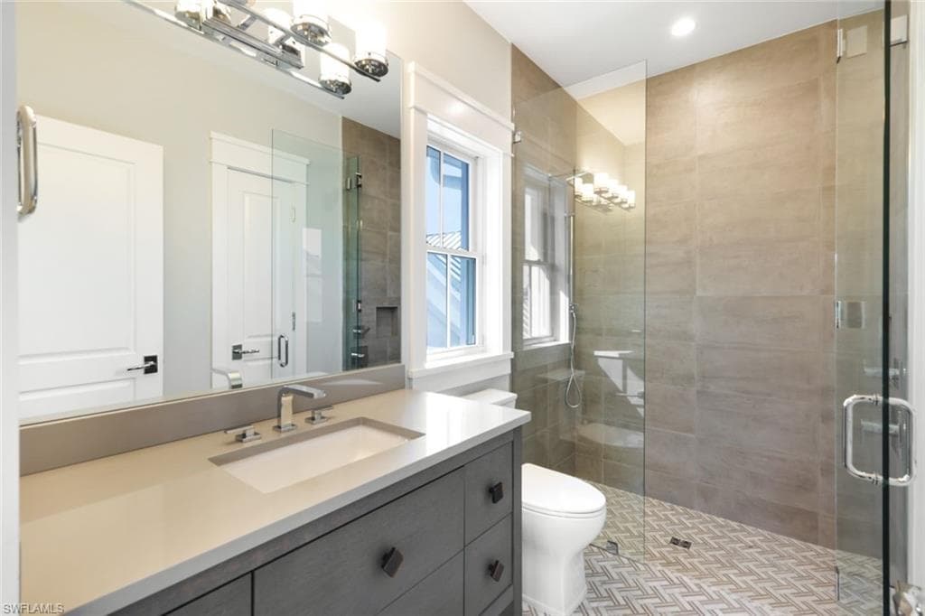 91 14th St S, Naples, FL 34102-19