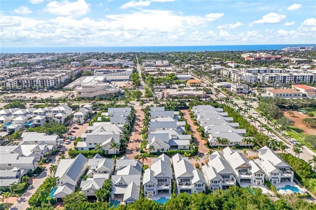 91 14th St S, Naples, FL 34102-25