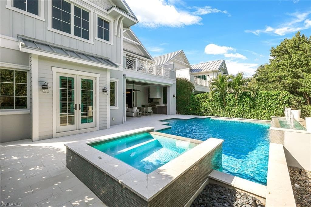 91 14th St S, Naples, FL 34102-33