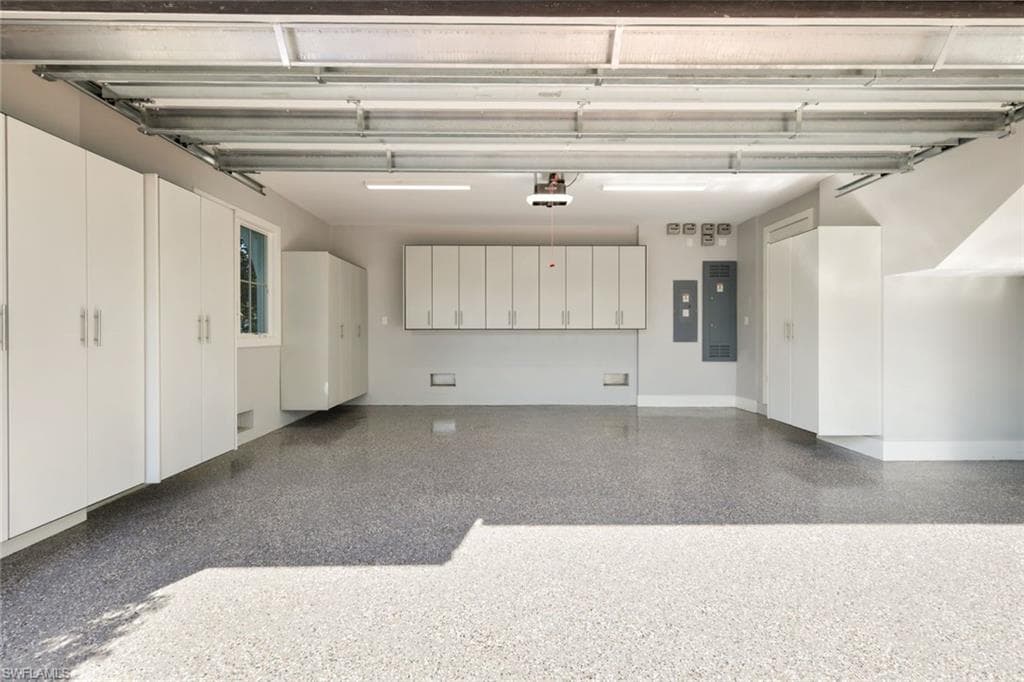 91 14th St S, Naples, FL 34102-34