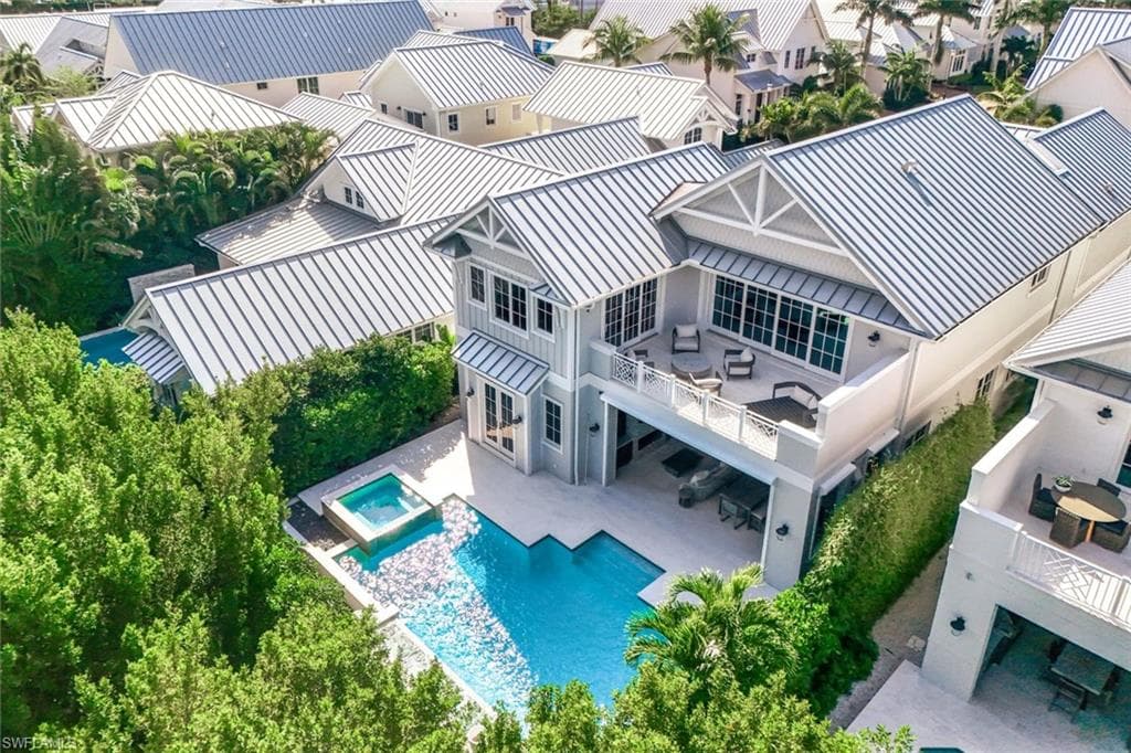 91 14th St S, Naples, FL 34102-3