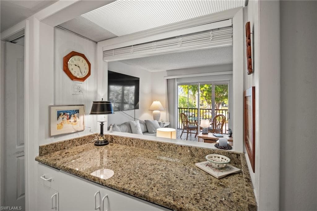 555 Park Shore Dr B212, Naples, FL 34103-9