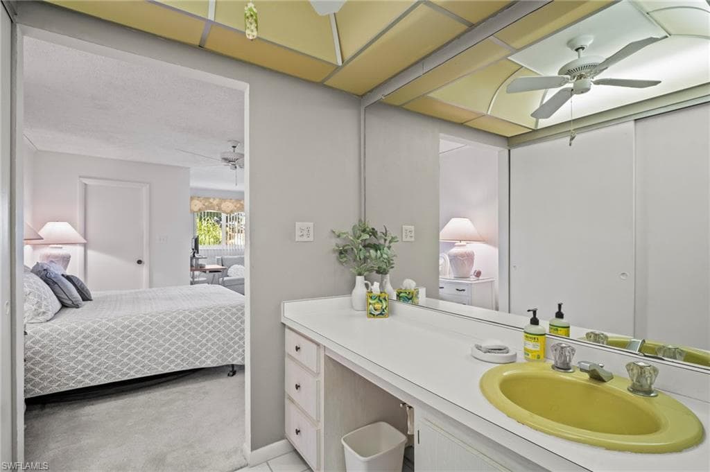 555 Park Shore Dr B212, Naples, FL 34103-34