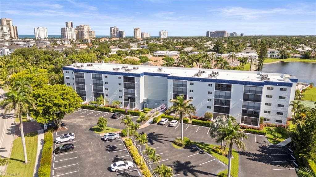 555 Park Shore Dr B212, Naples, FL 34103-3