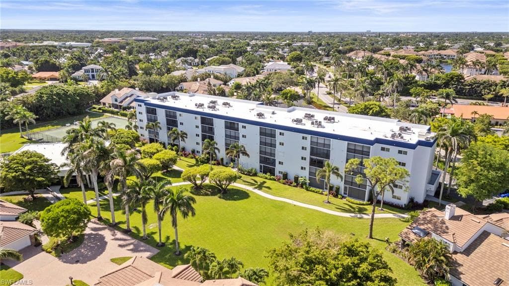 555 Park Shore Dr B212, Naples, FL 34103-39