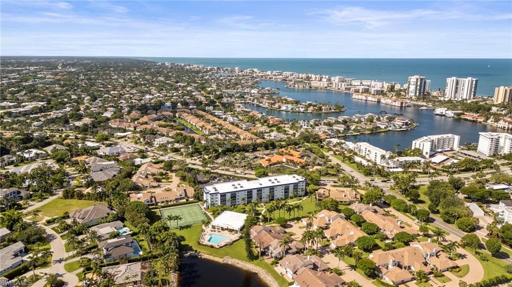 555 Park Shore Dr B212, Naples, FL 34103-43
