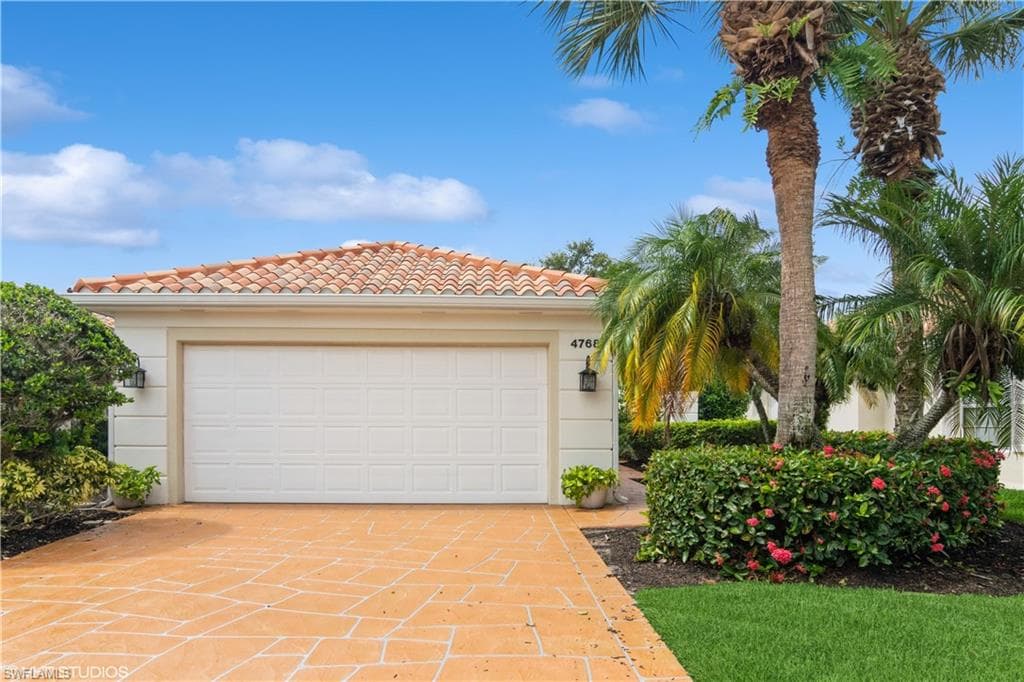 4768 San Carlo Ct, Naples, FL 34109-33