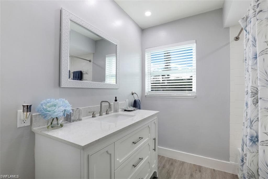 9807 Kentucky St, Bonita Springs, FL 34135-12