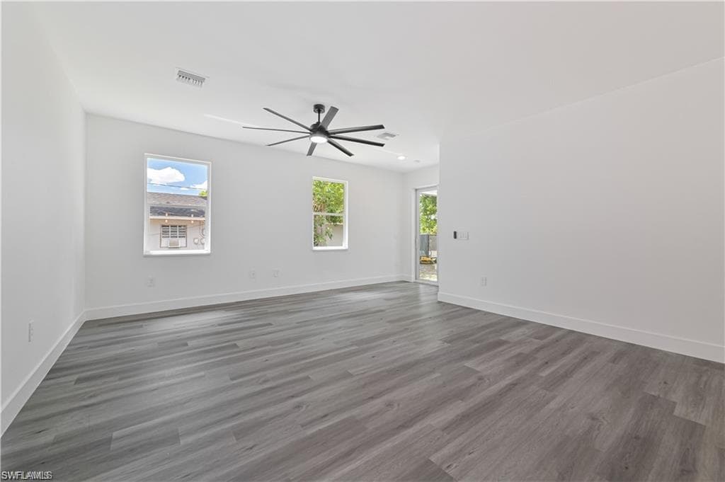 2045 Carver Ave, Fort Myers, FL 33916-9